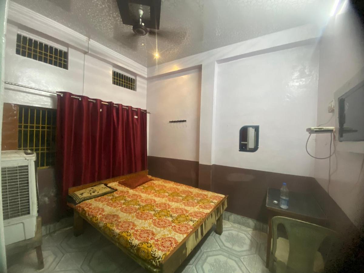 Hotel Yatri Niwas Benares Buitenkant foto