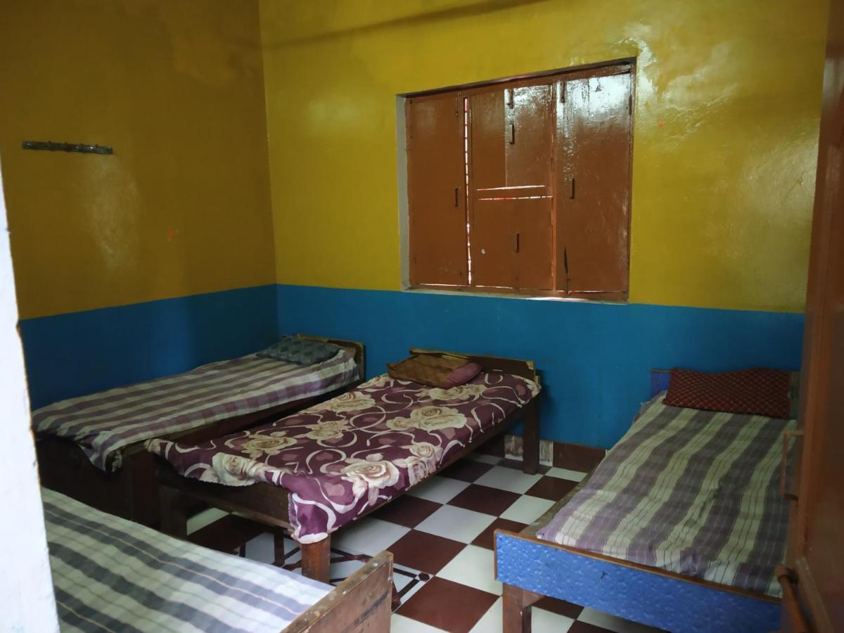 Hotel Yatri Niwas Benares Buitenkant foto